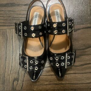 Black patent Steve Madden Graya shoe. Great condition, worn twice.